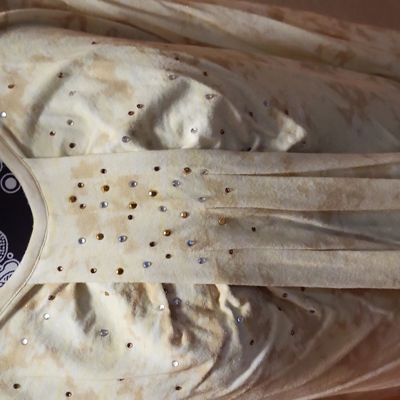 EUC Reba Yellow top with tan design/sequins. Size XL - Picture 2 of 2